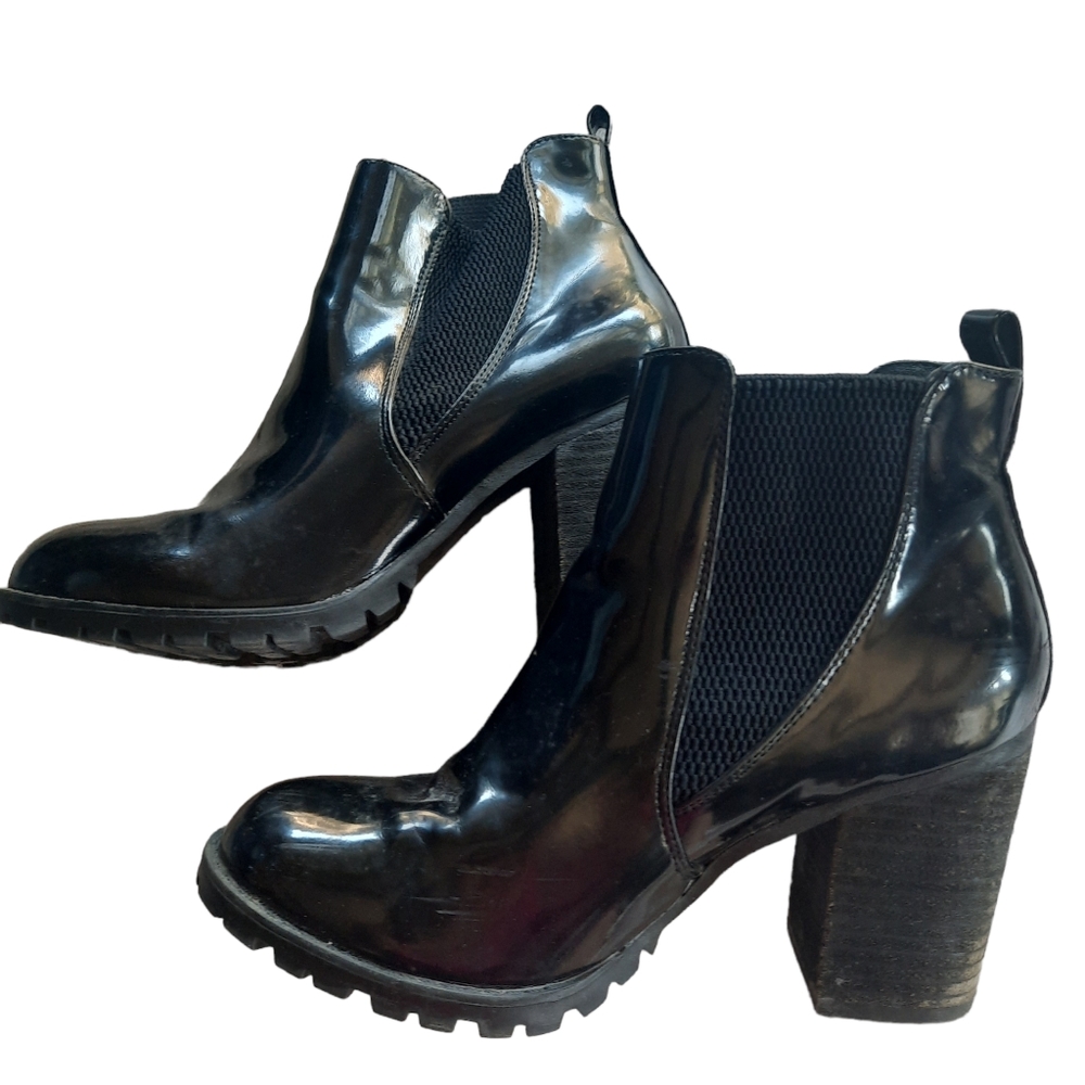 STEVE MADDEN Lyonn Patent Ankle Bootie